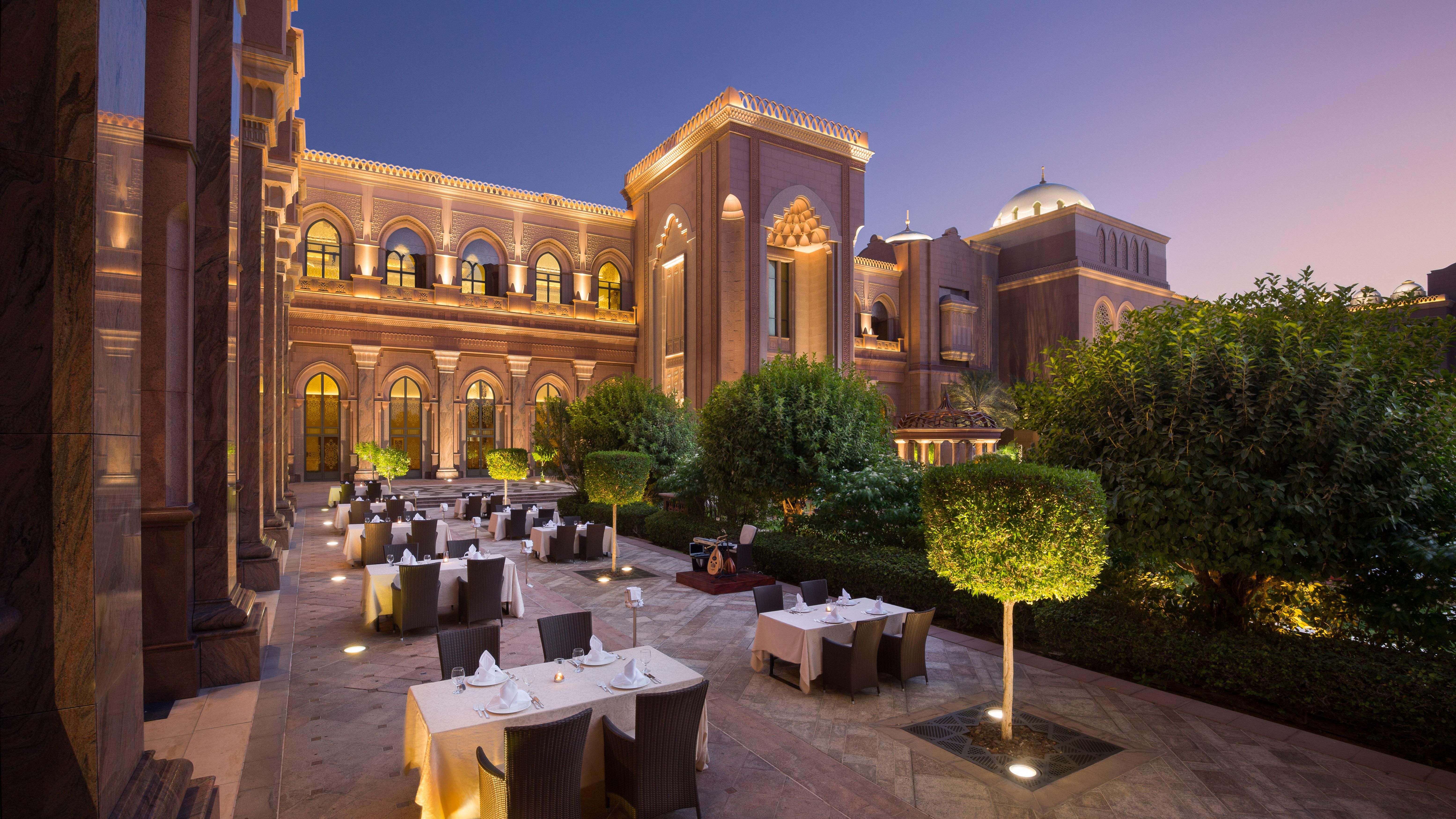 Emirates Palace Mandarin Oriental, Abu Dhabi Exterior foto The Palace Downtown Dubai