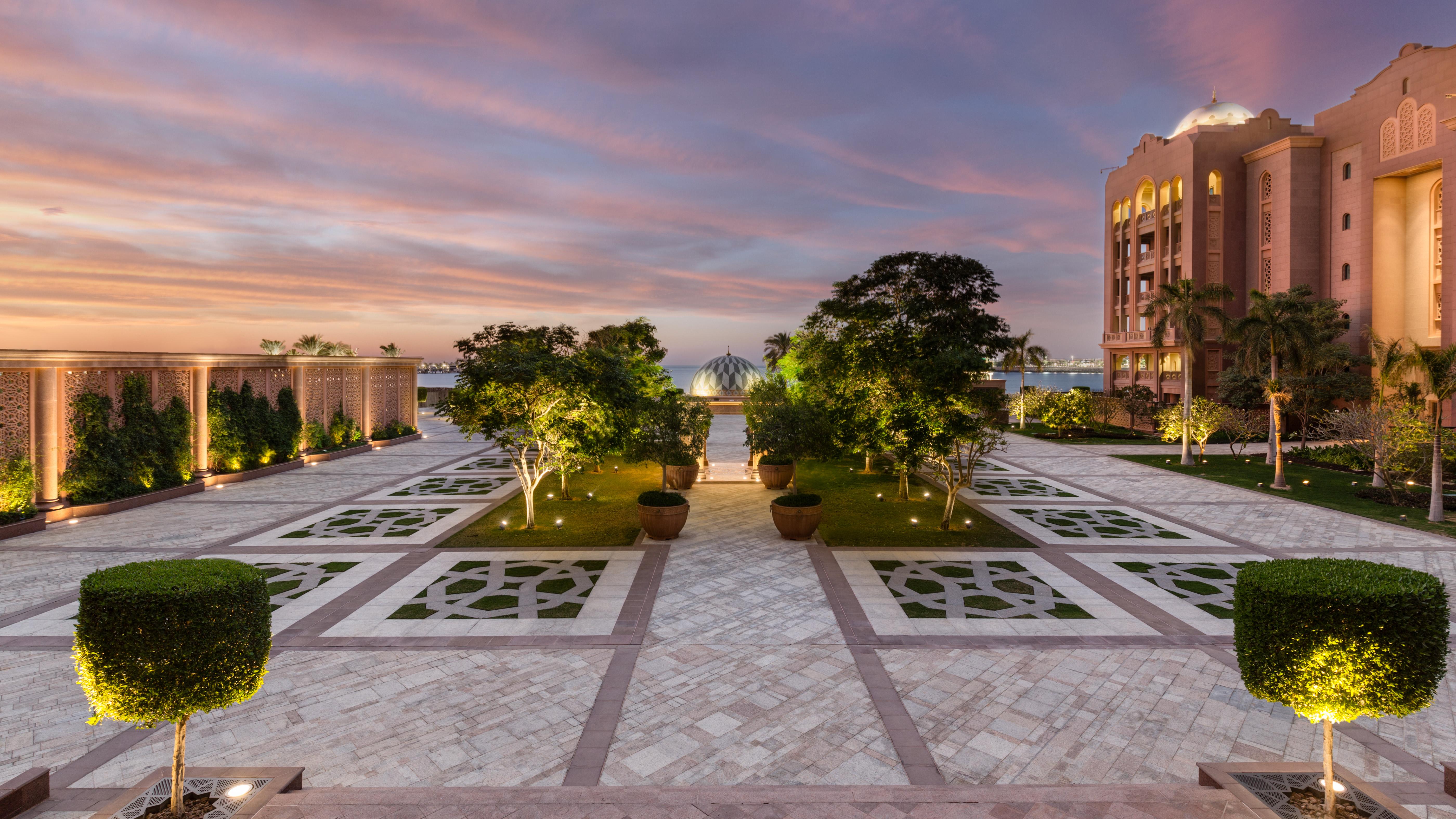 Emirates Palace Mandarin Oriental, Abu Dhabi Exterior foto The Ritz-Carlton, DIFC, Dubai
