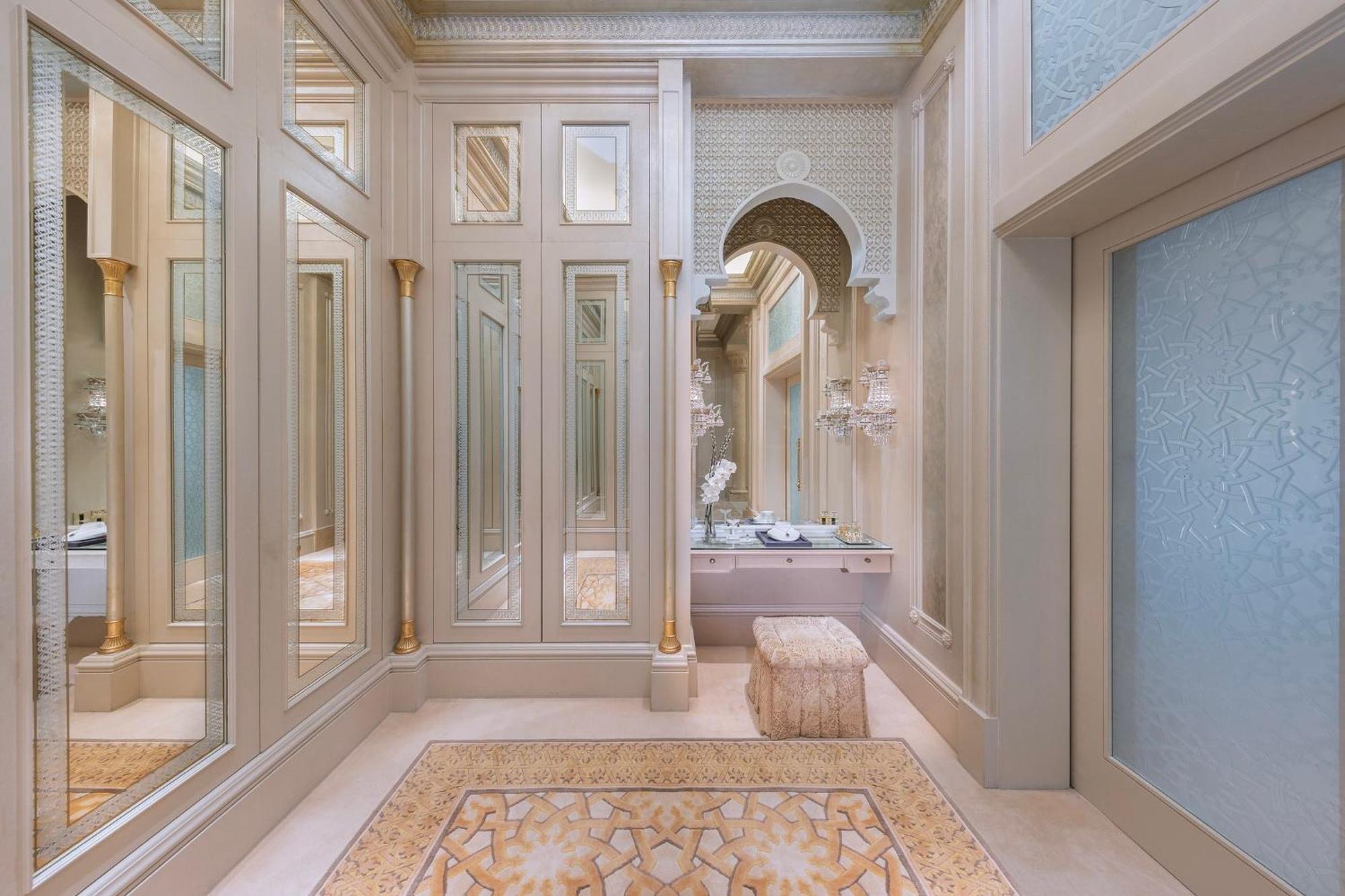 Emirates Palace Mandarin Oriental, Abu Dhabi Exterior foto Bathroom