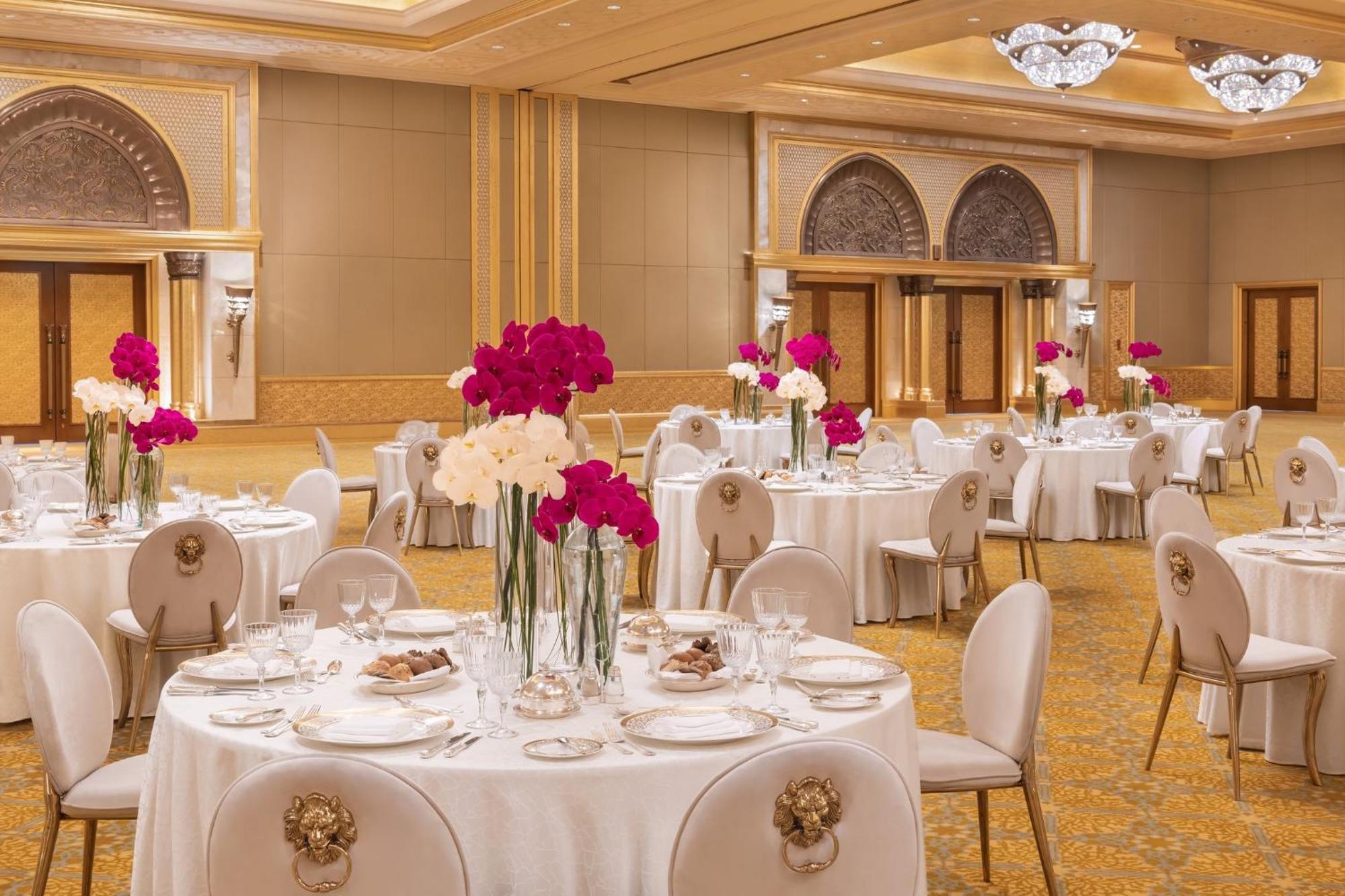 Emirates Palace Mandarin Oriental, Abu Dhabi Exterior foto The ballroom
