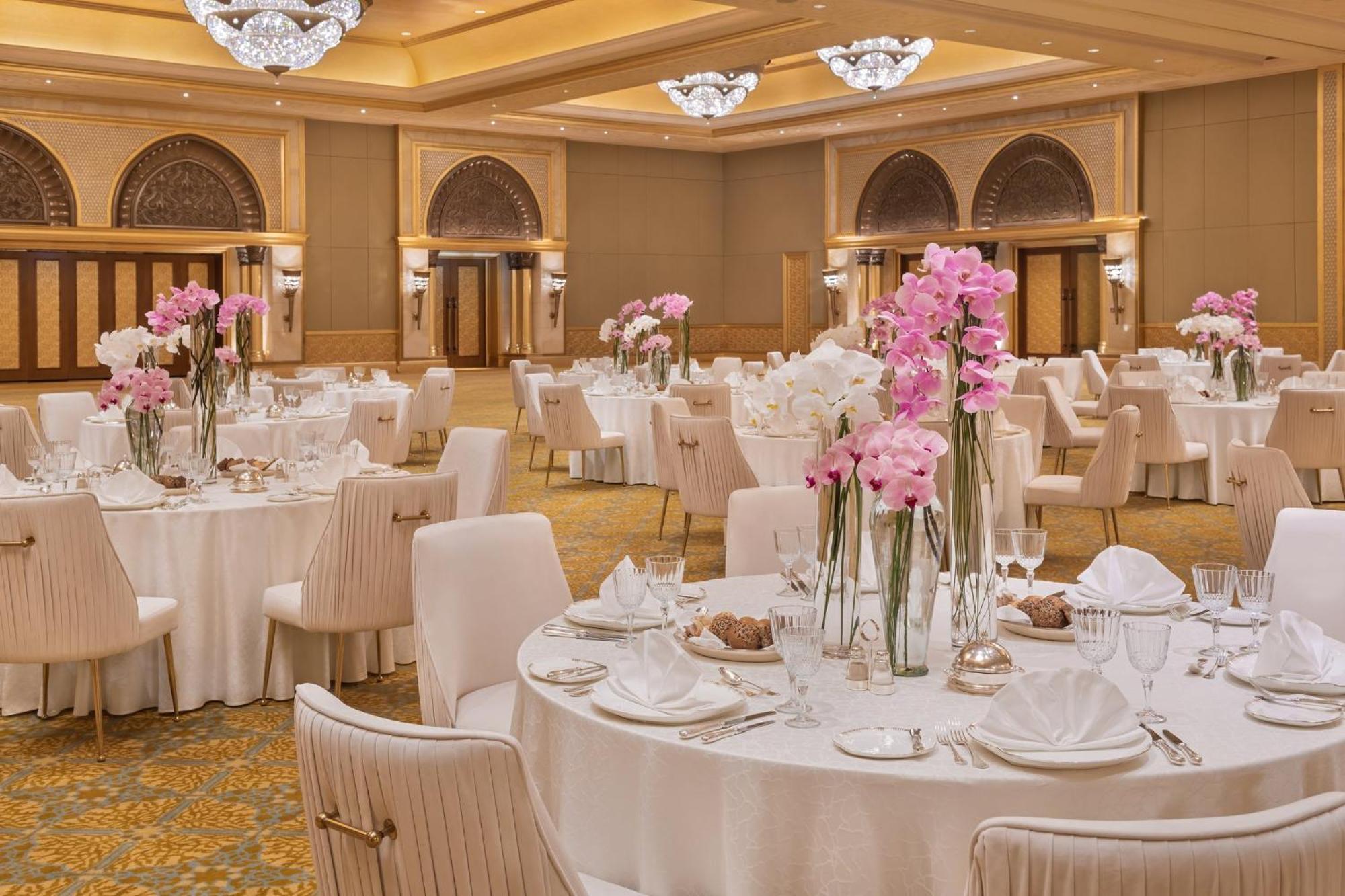 Emirates Palace Mandarin Oriental, Abu Dhabi Exterior foto The ballroom