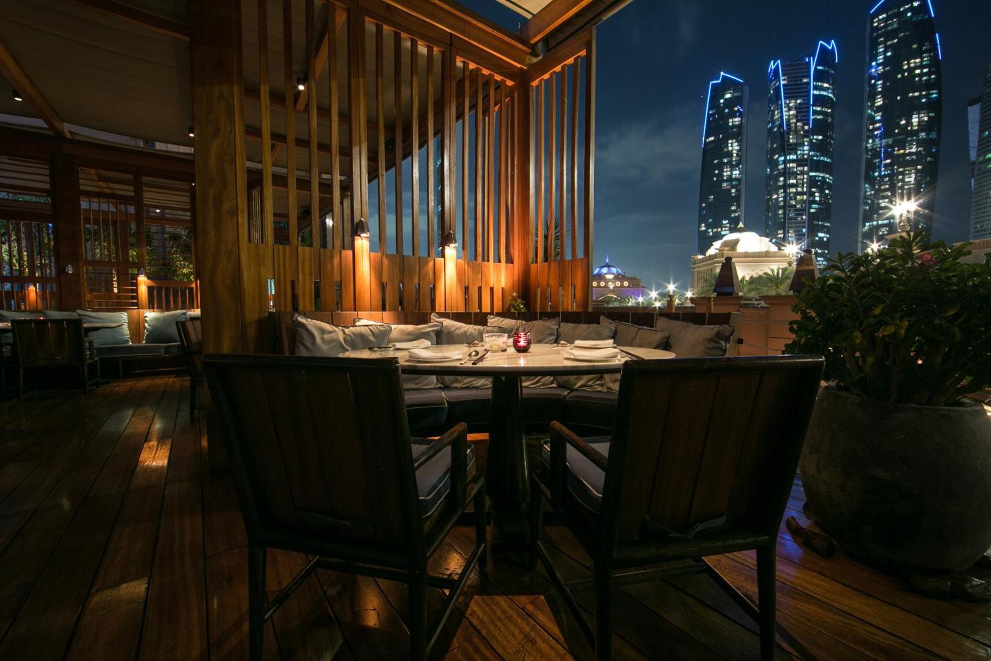 Emirates Palace Mandarin Oriental, Abu Dhabi Exterior foto The Deck